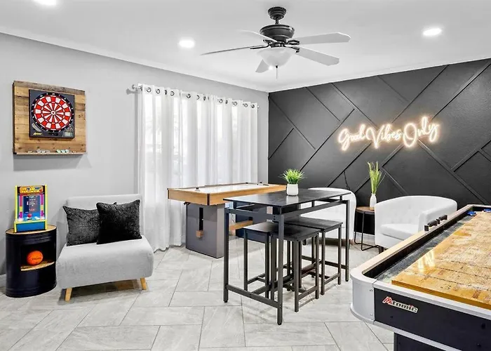 Modern With Heated Pool, Asu Ferienhaus *